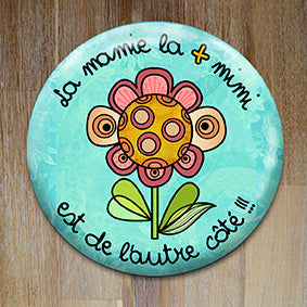 Badge "La mamie la + mimi" - Collection "De l'autre côté"