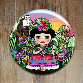 Badge "Frida" (Mlle Mexique) - Collection "World Charming Dolls"